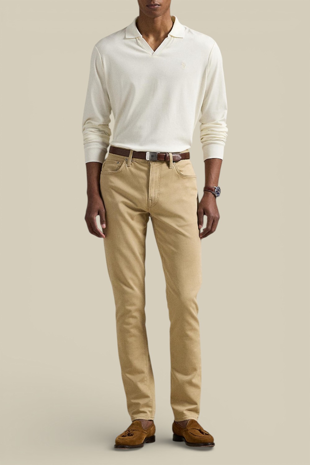 תמונת כל הלוק של חולצת פולו ארוכה